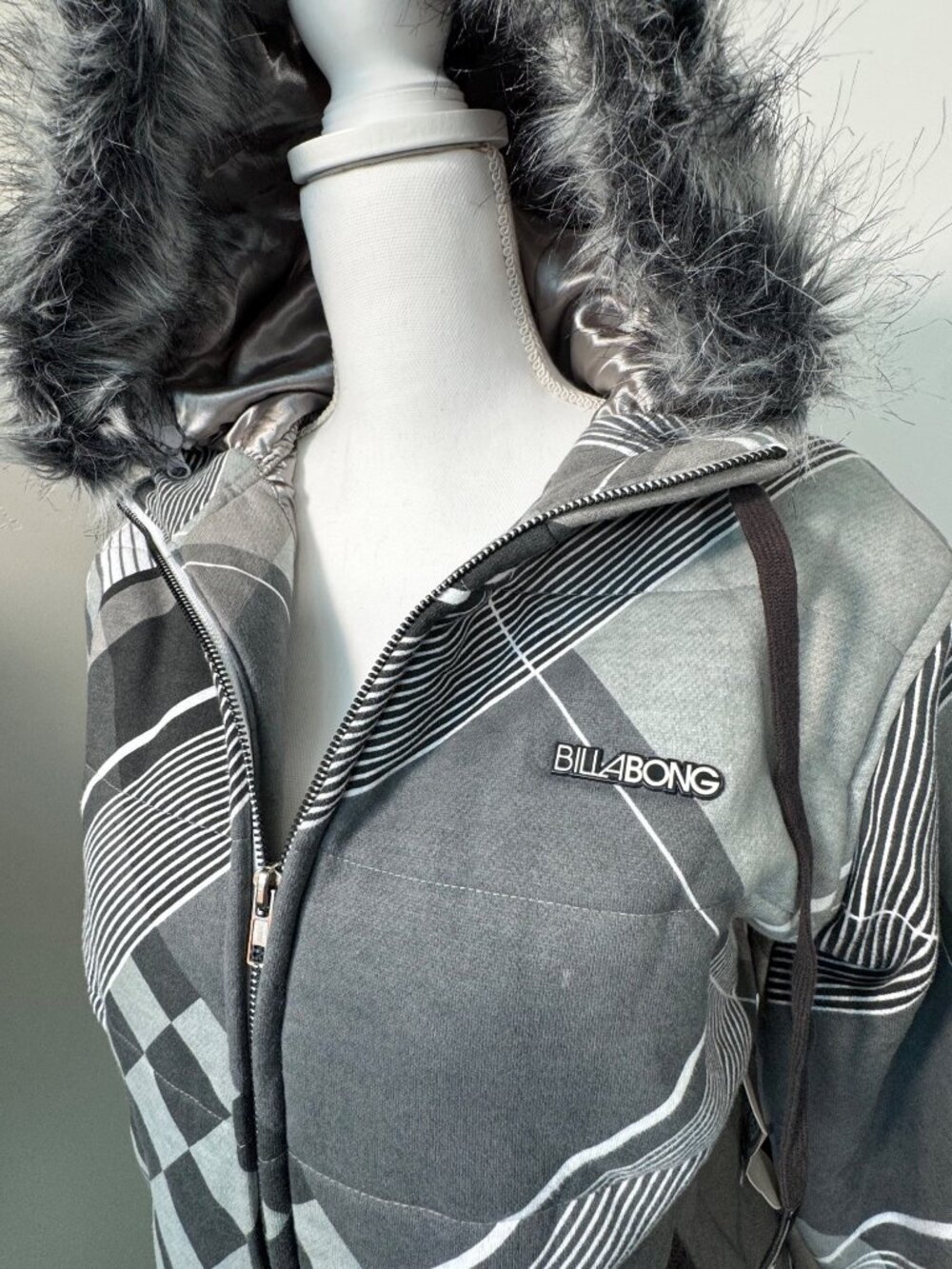 Billabong Hooded Jacket Faux Fur Trim Gray/Black Geometric Pattern Womens S - Picture 7 of 16